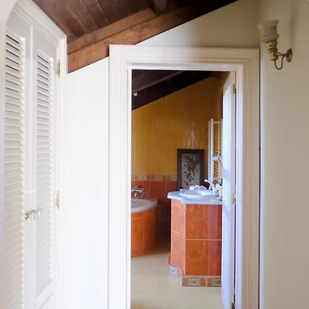 - Charming Country house